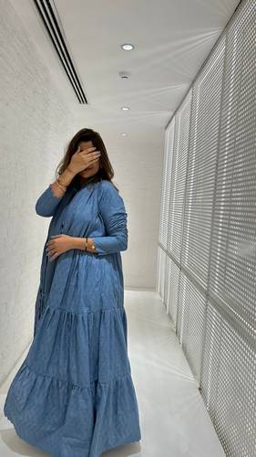 القماش : للن تخريم  التفاصيل :قصة دبل كلوش. متوفره باللون المعروض واسود فقط . شامل الطرحه🤍