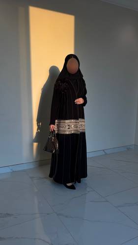 ‏Price:380 SR القماش : كريب مع تطريز التفاصيل :قصة دبل كلوش. متوفره باللون المعروض  شامل الطرحه🤍 الغسيل : ننصح بالغسيل الجاف فالمغاسل المختصه وعدم تعريضها لحراره قويه .