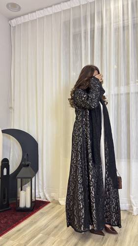 ‏Price:390 SR القماش : دانتيل اسود مع فستان بيج  التفاصيل :قصة دبل كلوش. متوفره باللون المعروض واسود وعنابي وكحلي وكذالك الدانتيل متوفر بنفس الالوان  شامل الطرحه🤍 الغسيل : ننصح بالغسيل الجاف فالمغاسل المختصه وعدم تعريضها لحراره قويه .
