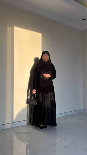 ‏Price:390 SR القماش : كريب مع مخمل ودانتيل التفاصيل :قصة دبل كلوش. متوفره باللون المعروض واسود وبني وعنابي وكحلي فقط . شامل الطرحه🤍 الغسيل : ننصح بالغسيل الجاف فالمغاسل المختصه وعدم تعريضها لحراره قويه .