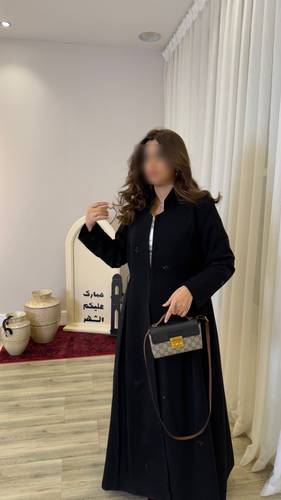القماش : بليزر اسود مع تطريز وكسرات خفيفه  •القصة : نص كلوش شامل الطرحه🤍