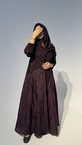 القماش : كتان بنفسجي غامق مع تفته مكسره التفاصيل :قصة كلوش كامل شامل الطرحه🤍