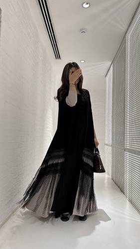 ‏Price:340 SR القماش : كريب مع كلفه بالاسفل   التفاصيل :قصة دبل كلوش. متوفره بجميع الالوان شامل الطرحه🤍 الغسيل : ننصح بالغسيل الجاف فالمغاسل المختصه وعدم تعريضها لحراره قويه .