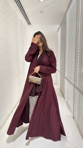 Price: 350 SR القماش : حرير جاكار عنابي مقلم  التفاصيل :متوفر بعدة الوان وقصة نص كلوش شامل الطرحه🤍⁩