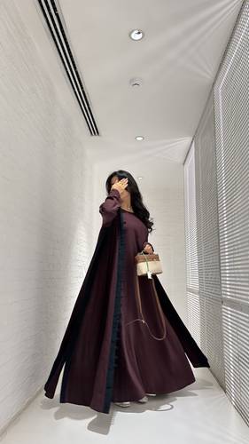 ‏Price:350SR القماش : عبايه + فستان  مع فتحات بقماش كريب  التفاصيل :قصة دبل كلوش. متوفره بجميع الالوان شامل الطرحه🤍 الغسيل : ننصح بالغسيل الجاف فالمغاسل المختصه وعدم تعريضها لحراره قويه .