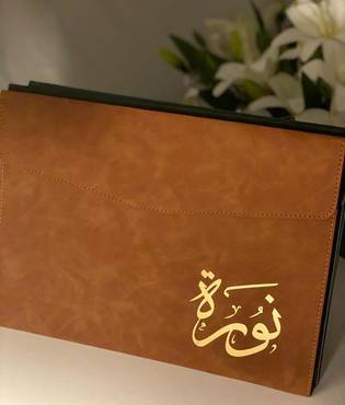 حقيبة جلد , بطباعة خاصة