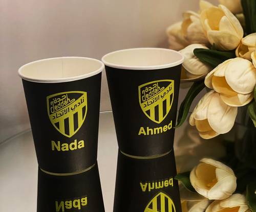 أكواب ورقية بشعار نادي الأتحاد