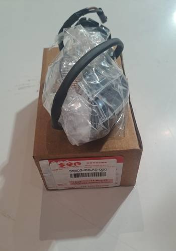 اشارة  خلفي يمين الاصلي افينوس /Avenis 125