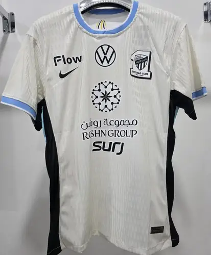 تيشيرت الاتحاد الابيض
