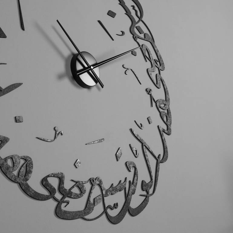 ساعة حائط