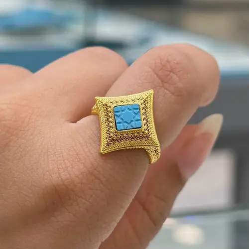 خاتم ذهب عيار 21 نقش فيروز منقوش بنقوش إسلامية تصميم بريق