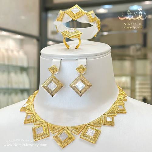 شبكة / طقم نقش | طوق فخم منقوش بنقوش إسلامية تصميم 3 معينات كبيرة ذهب عيار21