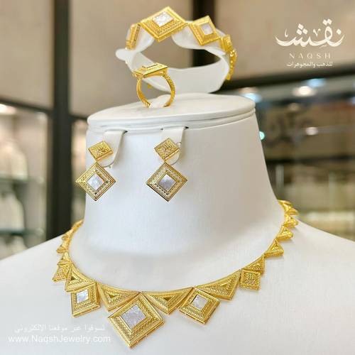 شبكة / طقم نقش | طوق فخم منقوش بنقوش إسلامية تصميم معينات ذهب عيار21