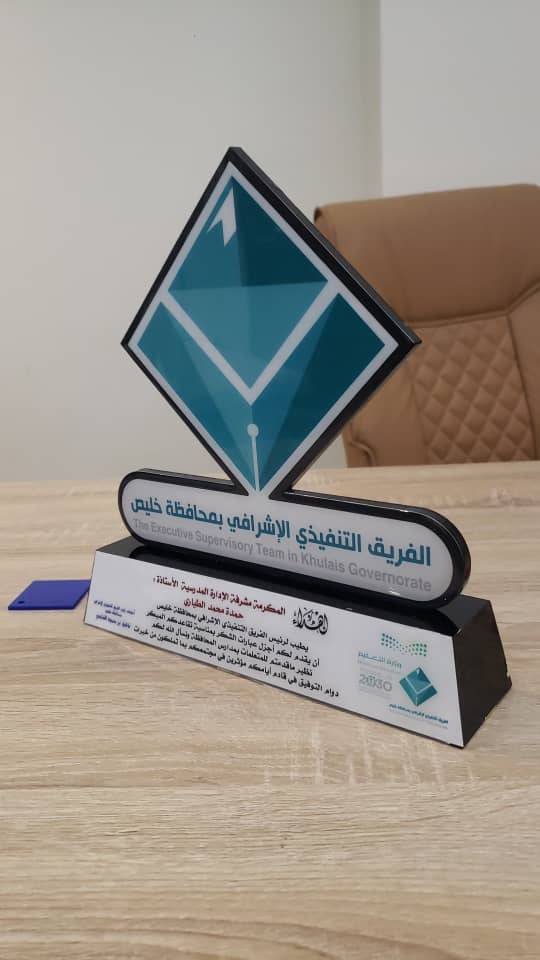 دروع اكريلك مقاس 30×30 مع قاعدة بوكس مع ابوكسي