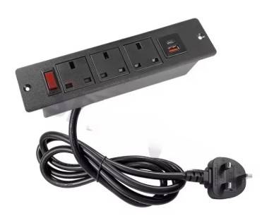3-way universal socket with USB & Type-C ports for fast charging.