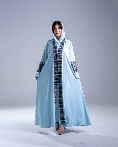 عباية سماوية مخططة