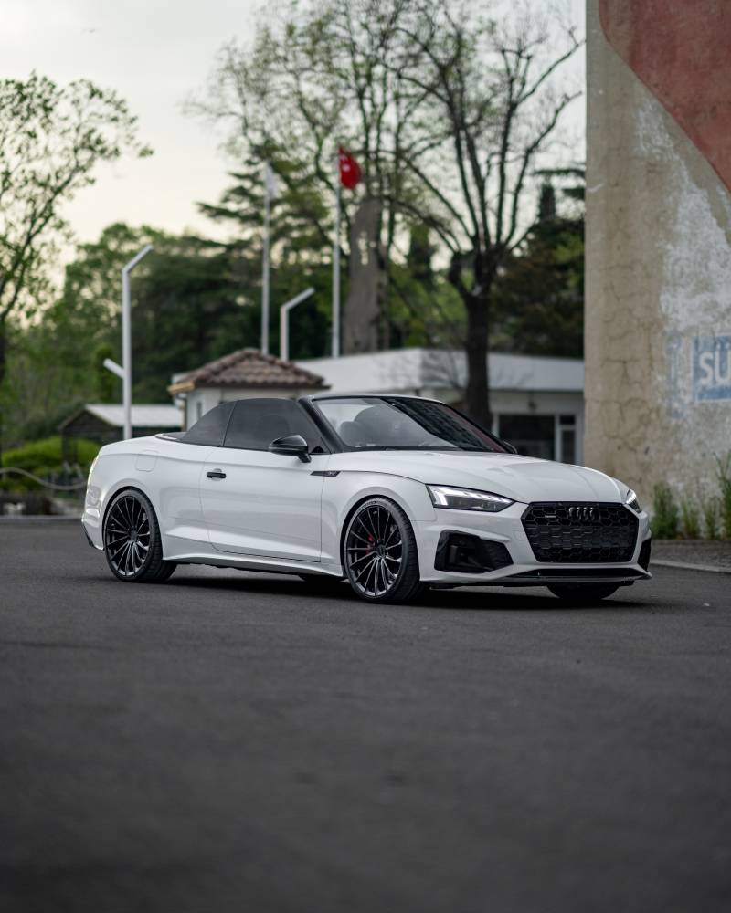 berlin glossy black