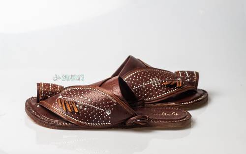 زبيريات شرقية صناعة يدوي جلد طبيعي لون الجلد بني محروق بتطريز علوي مميز