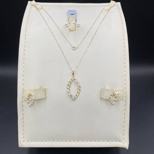 Half set in 18k gold with zircon and diamond design