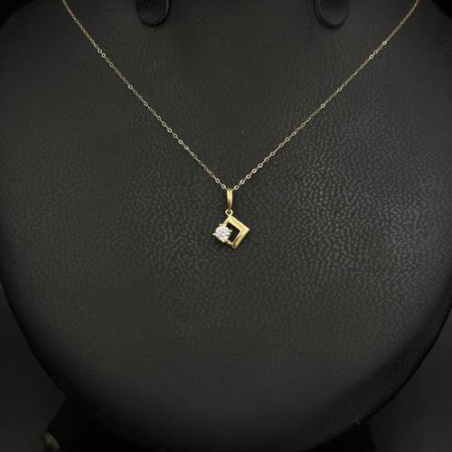 عقد ذهب عيار 18