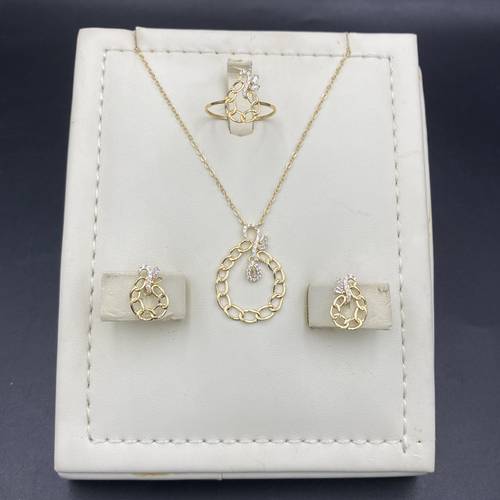 Half set in 18k gold with zircon and diamond design