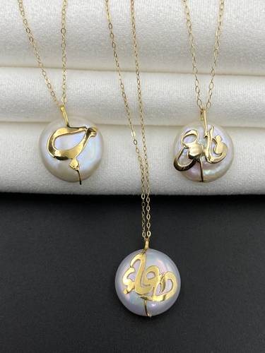 Gold necklace with agricultural white pearl stone