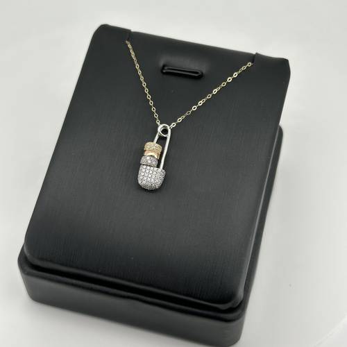 عقد ذهب عيار 18