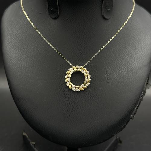 عقد ذهب عيار 18