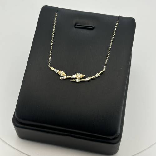 عقد ذهب عيار 18