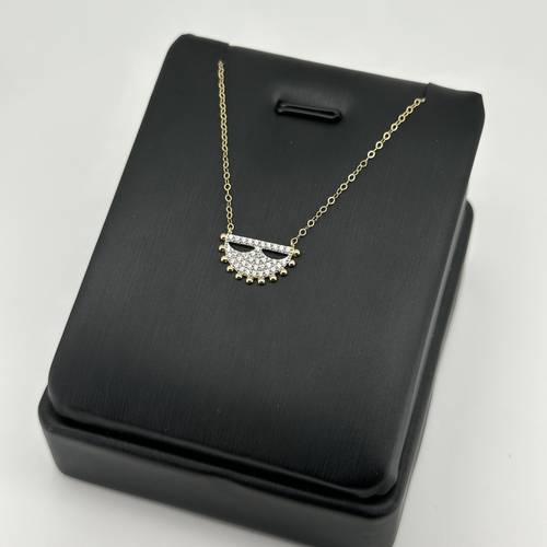عقد ذهب عيار 18