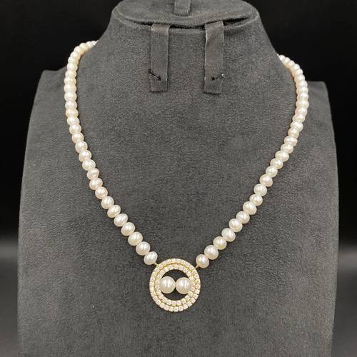Necklace 18k Gold with Cultured Pearls