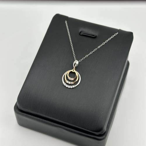عقد ذهب عيار 18