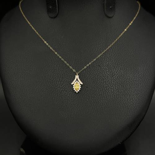 عقد ذهب عيار 18
