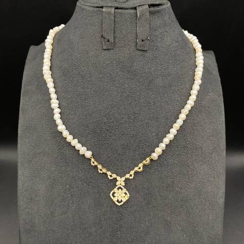 Necklace 18k Gold with Cultured Pearls