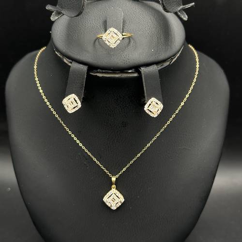 Half set in 18k gold with zircon and diamond design