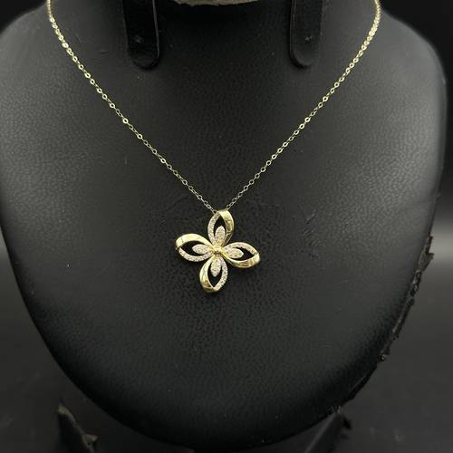 عقد ذهب عيار 18