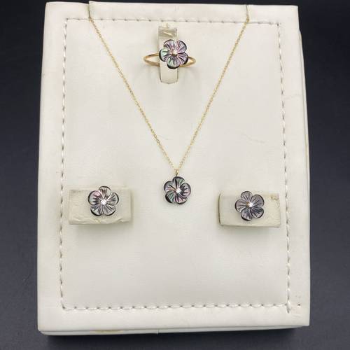 Half set in 18k gold with zircon and diamond design