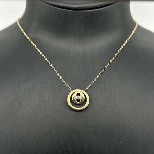عقد ذهب عيار 18