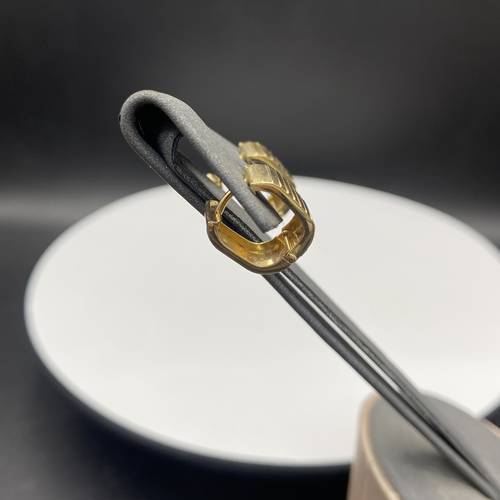 حلق ذهب عيار 18 