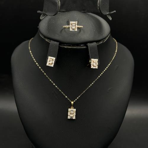 Half set in 18k gold with zircon and diamond design