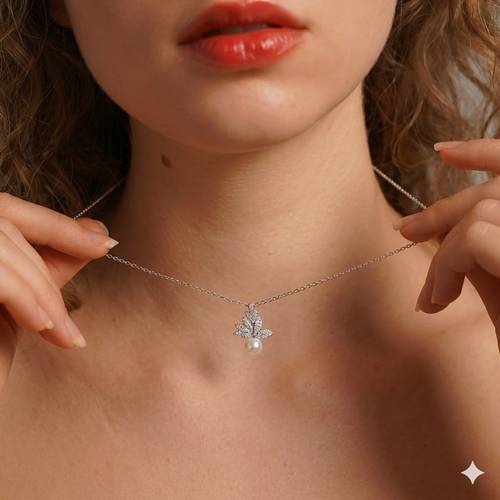 Attractive women's silver-colored necklace