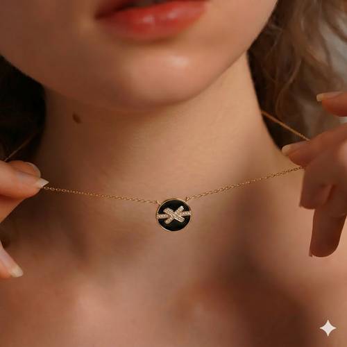 Necklace with a charming design in golden color