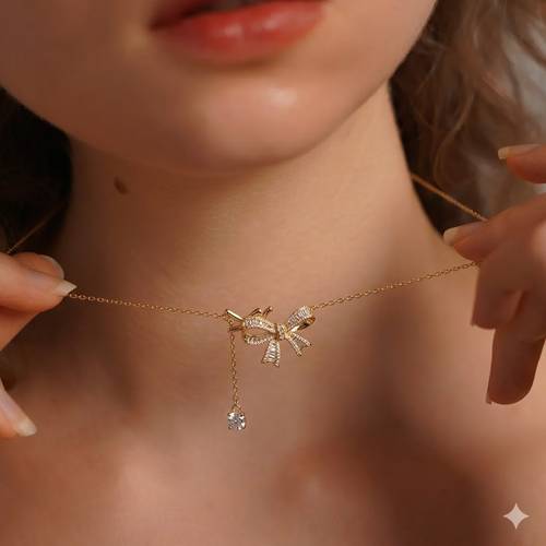 Luxury women's gold-colored necklace