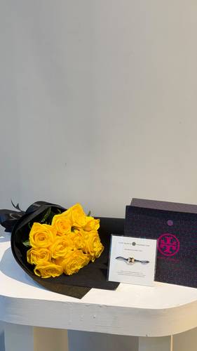 Boquet with torry burch