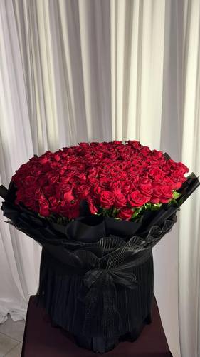 Luxury red boquet