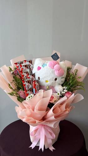 Hello kitty with choco kinder