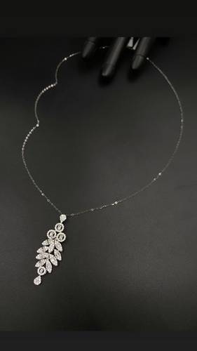 WHITE GOLD NECKLACE K18