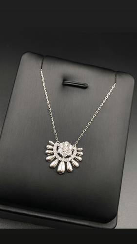 WHITE GOLD NECKLACE K18