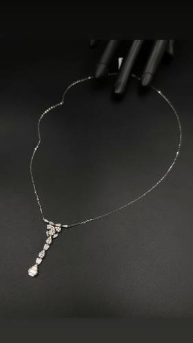 عقد ذهب أبيض عيار 18