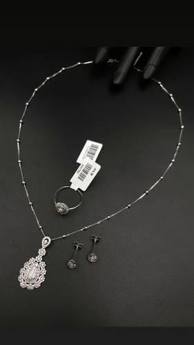 نص طقم ذهب أبيض عيار 18